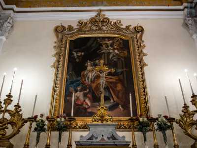 Quella centrale ritrae San Giuseppe con Bambino e Angeli ed � attribuita a Nicola Porta da Molfetta, di scuola napoletana